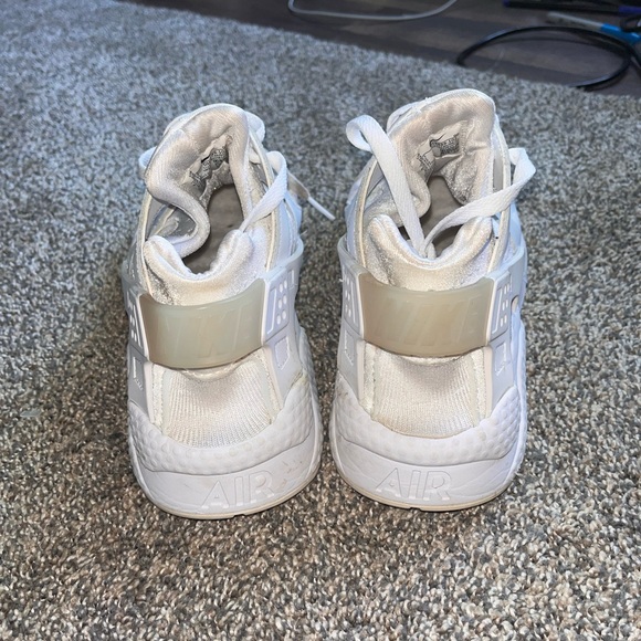 Women’s Nike Huaraches - Picture 3 of 6